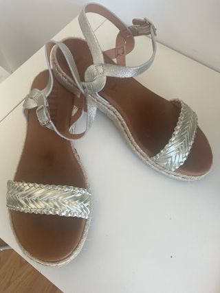 Sandalias Mustang Talla 38 Doradas/Plateadas