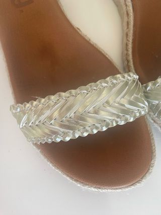 Sandalias Mustang Talla 38 Doradas/Plateadas