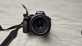 Cámara Nikon D3400 + 2 objetivos - €300
