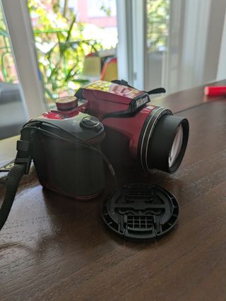 Cámara Digital Nikon CoolPix B500 Roja + Estuche