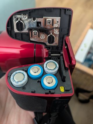 Cámara Digital Nikon CoolPix B500 Roja + Estuche