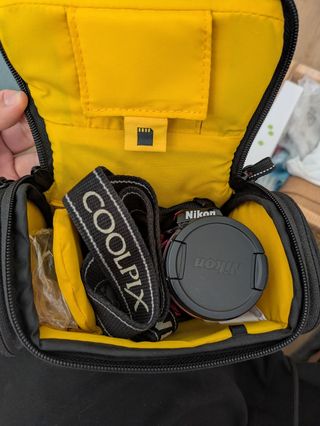 Cámara Digital Nikon CoolPix B500 Roja + Estuche