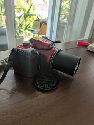 Cámara Digital Nikon CoolPix B500 Roja + Estuche
