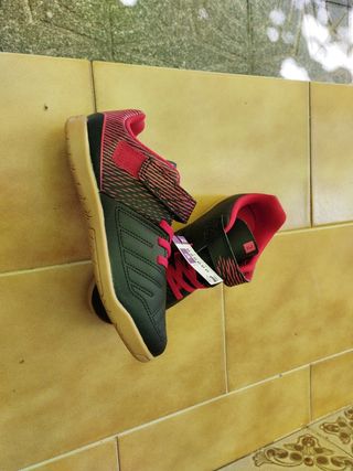 OFERTA NUEVAS!! Deportivas fútbol sala niño/niña T