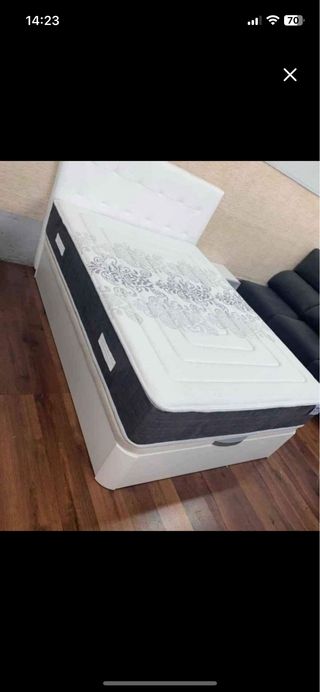Cama con colchón y cabezal NUEVO