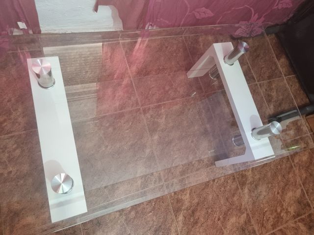 Mesa de centro de cristal y metal