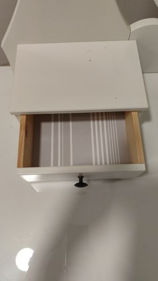 Tocador blanco con espejo y luz