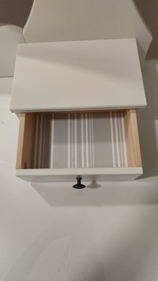 Tocador blanco con espejo y luz