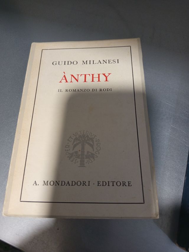 Vendo 3 libri di narrativa e un topolino del 1984