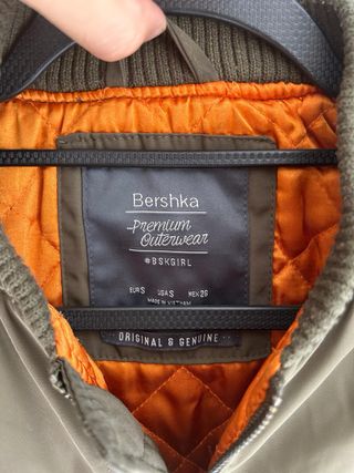 Parka larga Bershka verde militar