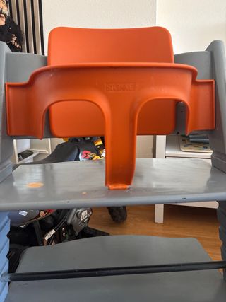 Trona Stokke bebé naranja y gris