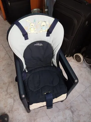 Trona convertible en mesa y silla