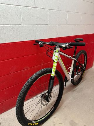 Bicicleta Cannondale 29’’ CARBONO