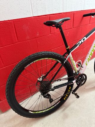 Bicicleta Cannondale 29’’ CARBONO