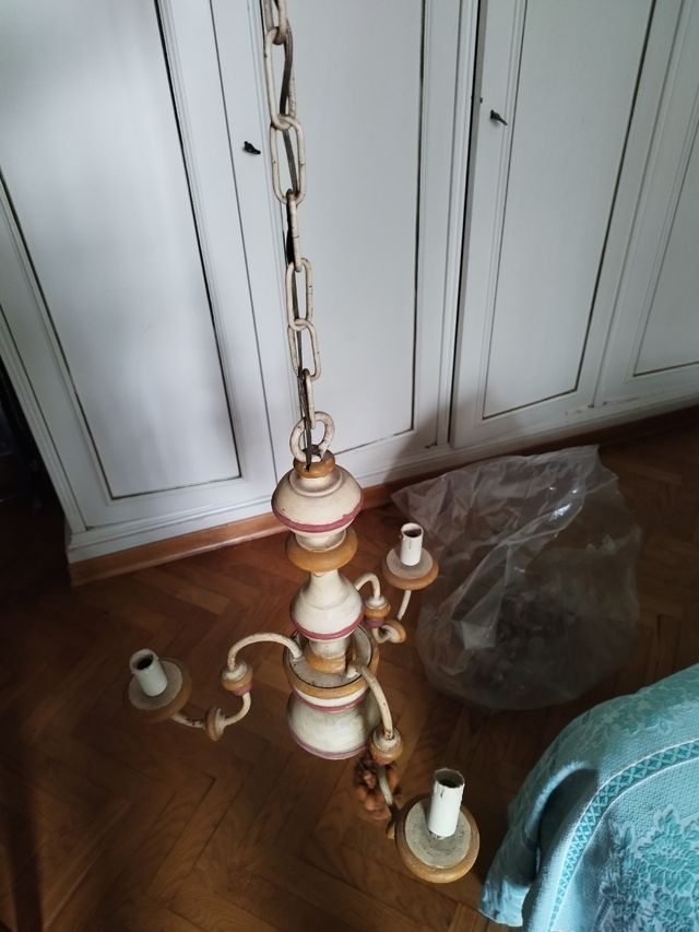 Lampadario effetto legno per stanza ragazzo