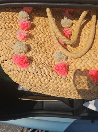 Bolso de paja artesanal con pompones
