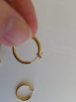 Pendientes de aro y anillo bisutería