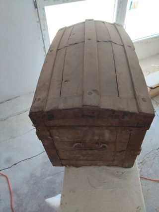 Baúl antiguo de madera