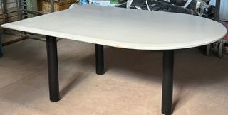 Mesa de despacho blanca 
Medidas 1,7x1,2
