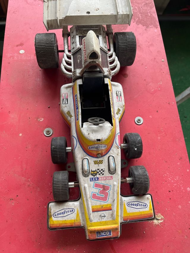 Coche de carreras antiguo Santi Rico