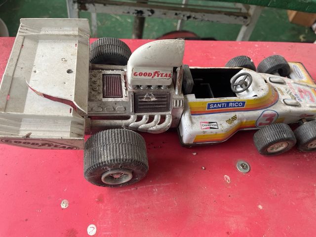 Coche de carreras antiguo Santi Rico