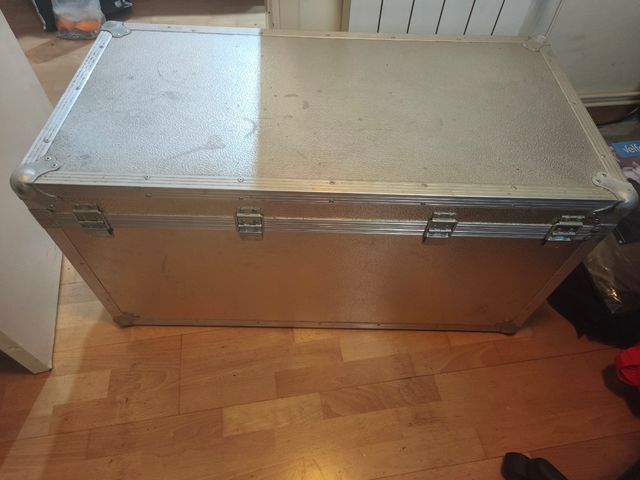 Arcón flight case en muy buenas condiciones.