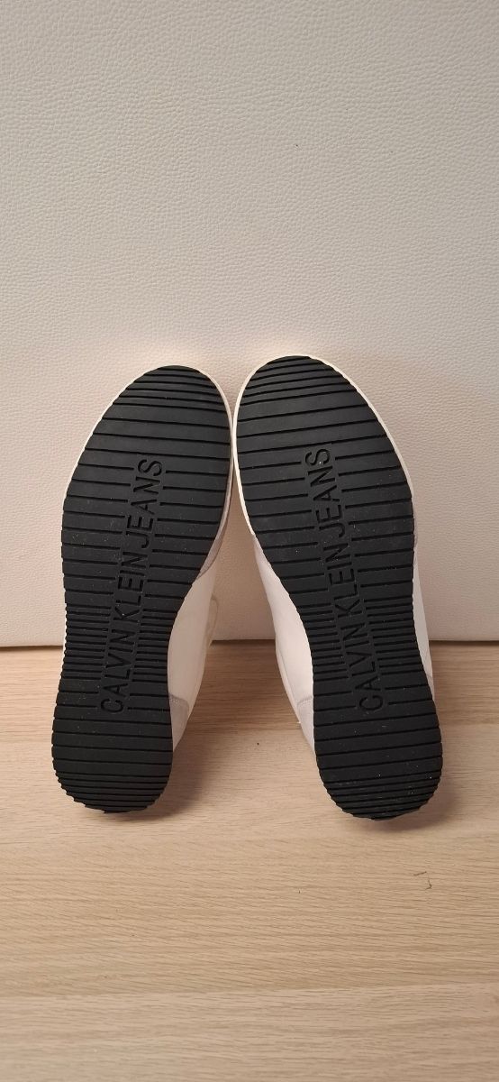Zapatillas Calvin Klein Jeans grises y blancas