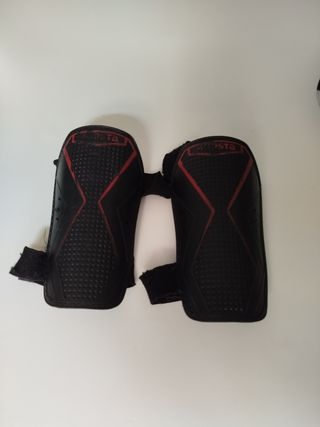 Botas fútbol Puma niño talla 31,regalo espinillera