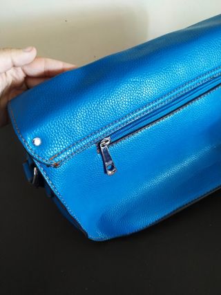 Bolso de piel azul