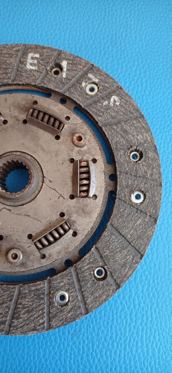 Disco de embrague Simca 1000. Diámetro 16cm.