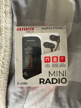 Radio Mini Aiwa AM/FM Estéreo Portátil