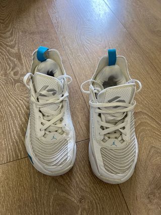 Botas de baloncesto Jordan blancas