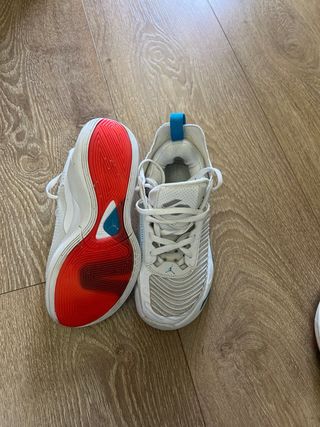 Botas de baloncesto Jordan blancas