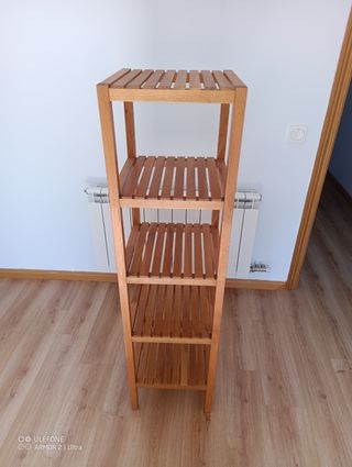 Estantería de madera