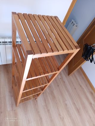 Estantería de madera
