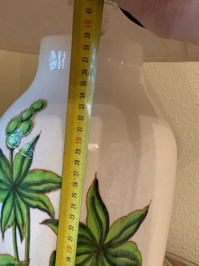 Lámpara de porcelana con diseño de palmeras