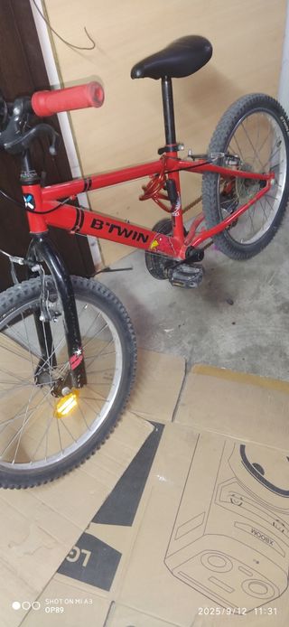 Bicicleta infantil B'TWIN roja