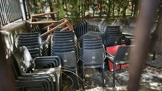 Sillas y mesas de terraza apilables