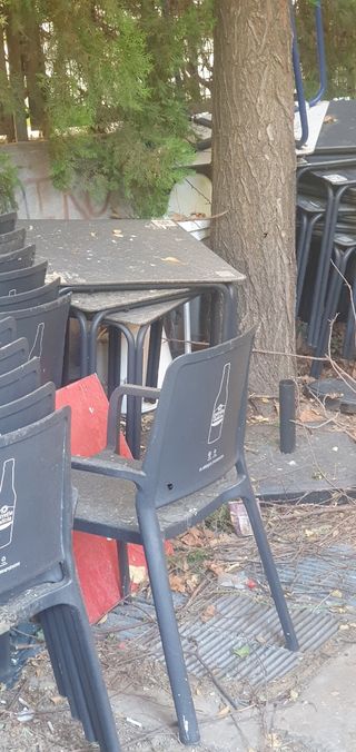 Sillas y mesas  de terraza apilables