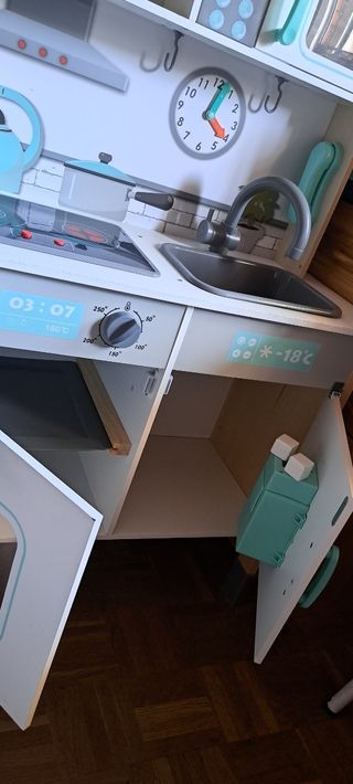 Cocinita de madera infantil