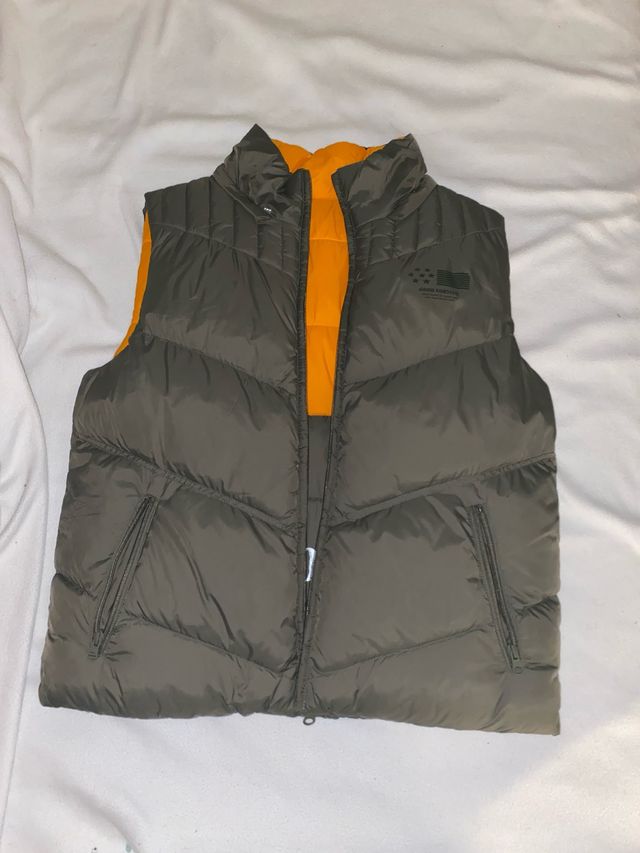 Chaleco reversible verde oliva y naranja