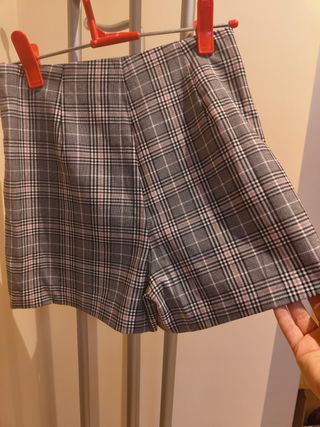 Falda de cuadros gris y rosa