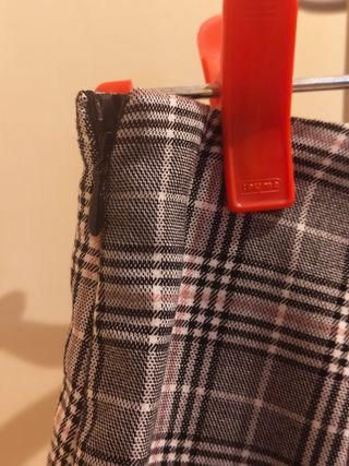 Falda de cuadros gris y rosa