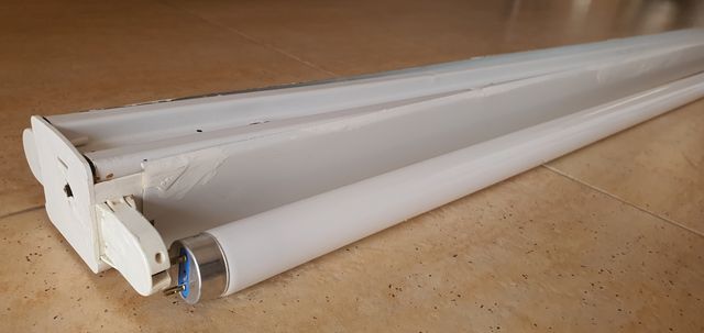 Soporte doble para tubos fluorescentes