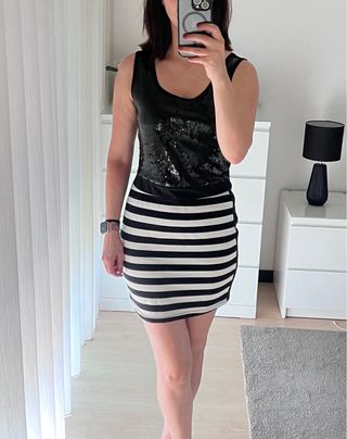 Vestido Curto Preto e Branco com Lantejoulas