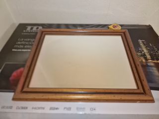 Espejo de madera y cristal.