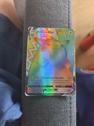 Carta Pokémon Pikachu VMAX Arcoíris Gigamax