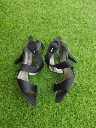 Sandalias de tacón negras