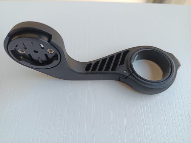 Ciclocomputador Garmin Edge 830 GPS con su soporte