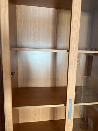 Mueble vitrina madera 2 puertas.